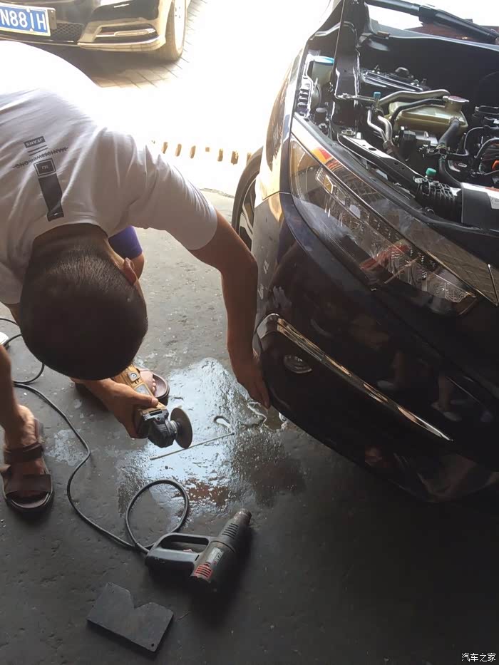 打开引擎盖那一刻,修车店那群哥们都投来羡慕眼神,虚荣一下