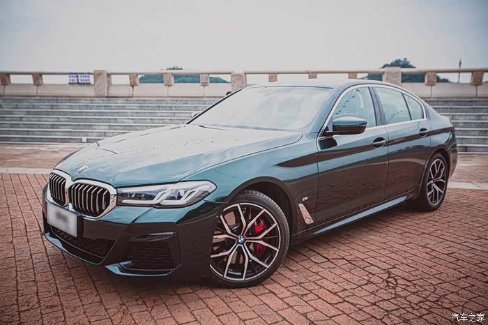 宝马540牛津绿实拍外景分享将复古进行到底