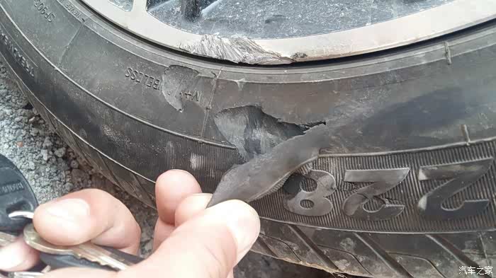 轮胎受伤,能否继续行驶