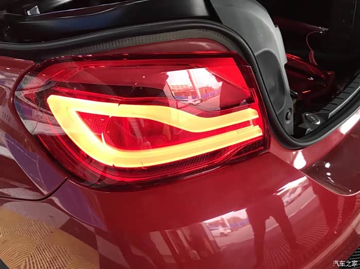 新款led尾灯成功装车啦