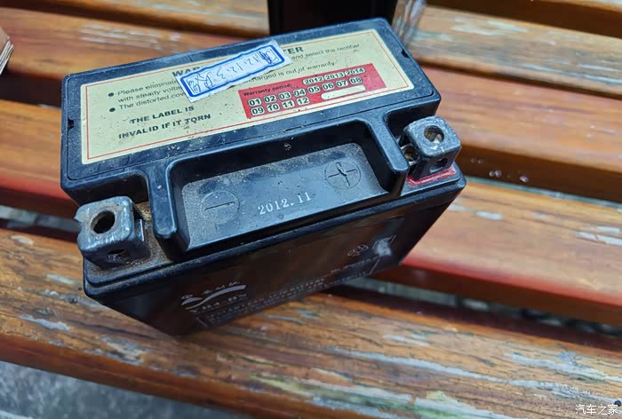 自己动手很简单五羊本田老公主更换汤浅电瓶