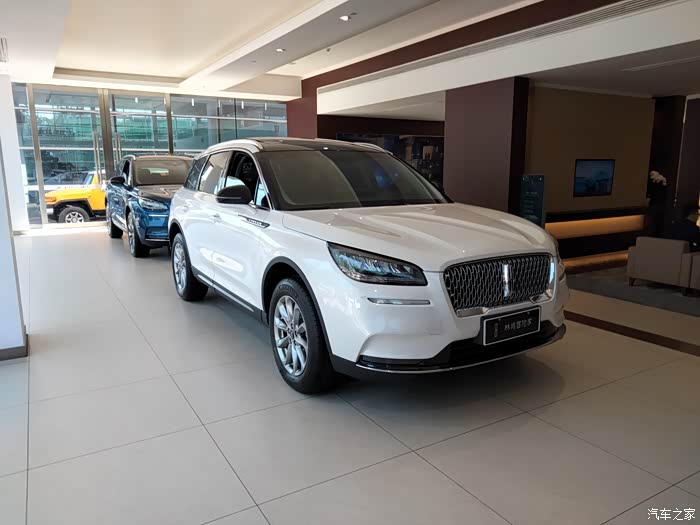 林肯冒险家白色骑士