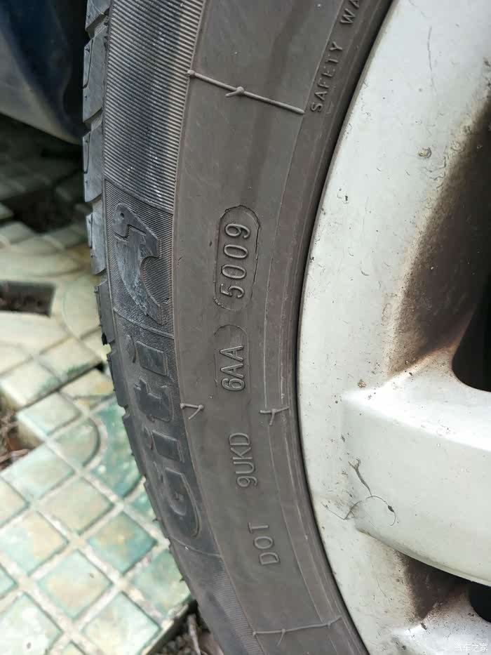 【图】3008已经开了10万多公里,胎肩大量裂纹,需要换轮胎吗_标致3008