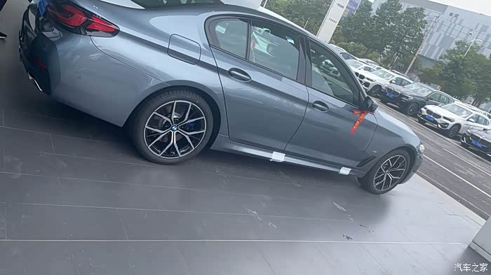 进口标轴宝马530i石青色,50以内天花板