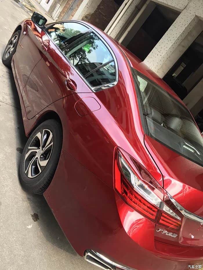 新雅阁红色的车照片谁有有福利