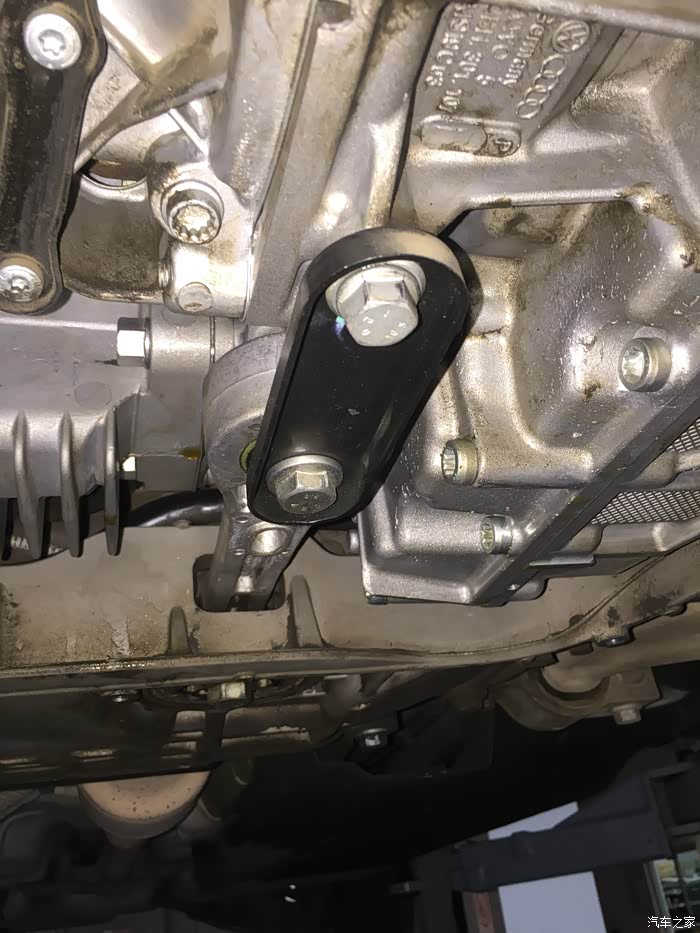 奥迪q3变速箱和差速器连接的地方换油封后跑了400公里还是漏油