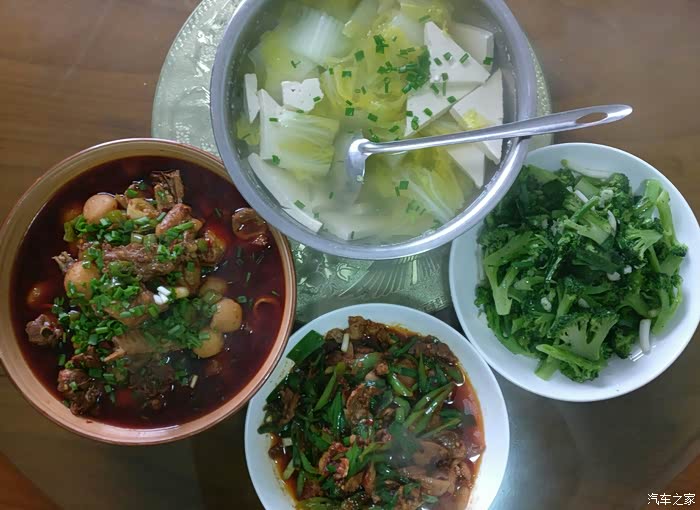 今天午餐三菜一汤