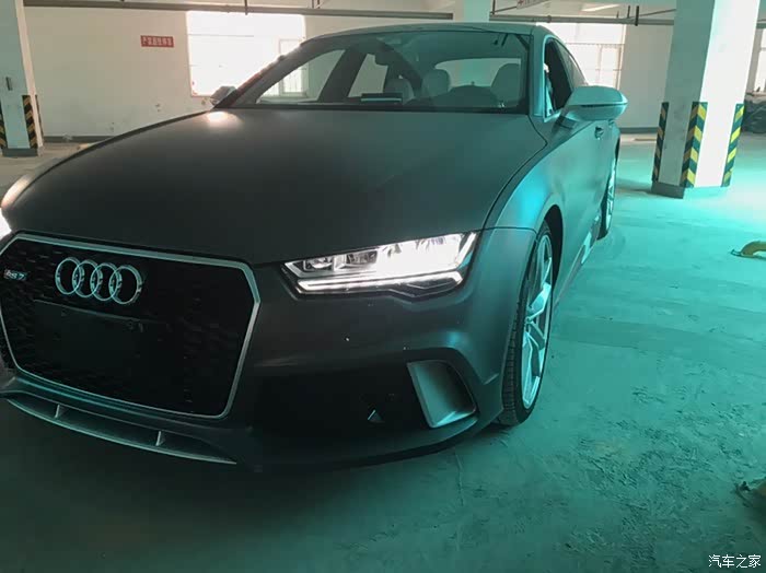 水泥灰奥迪rs7