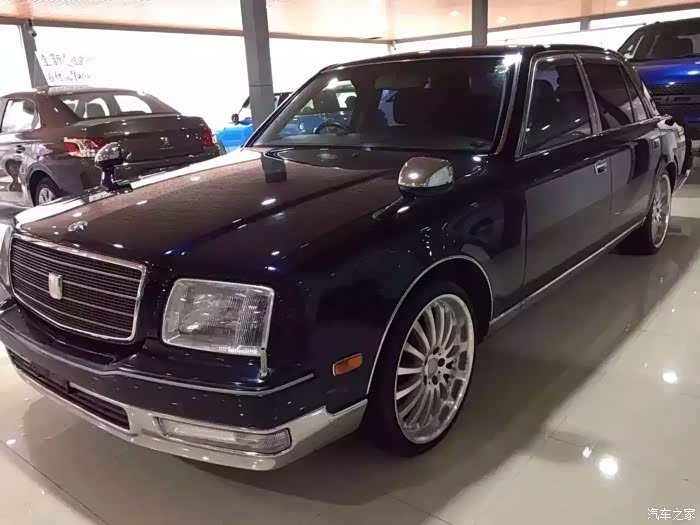 在水车中看见日本本土皇冠v12