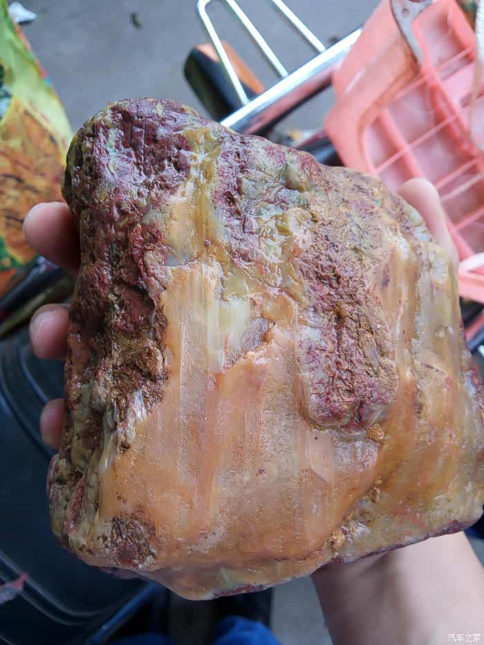 云南玉溪华宁 石头 懂的来帮忙看看 值钱不