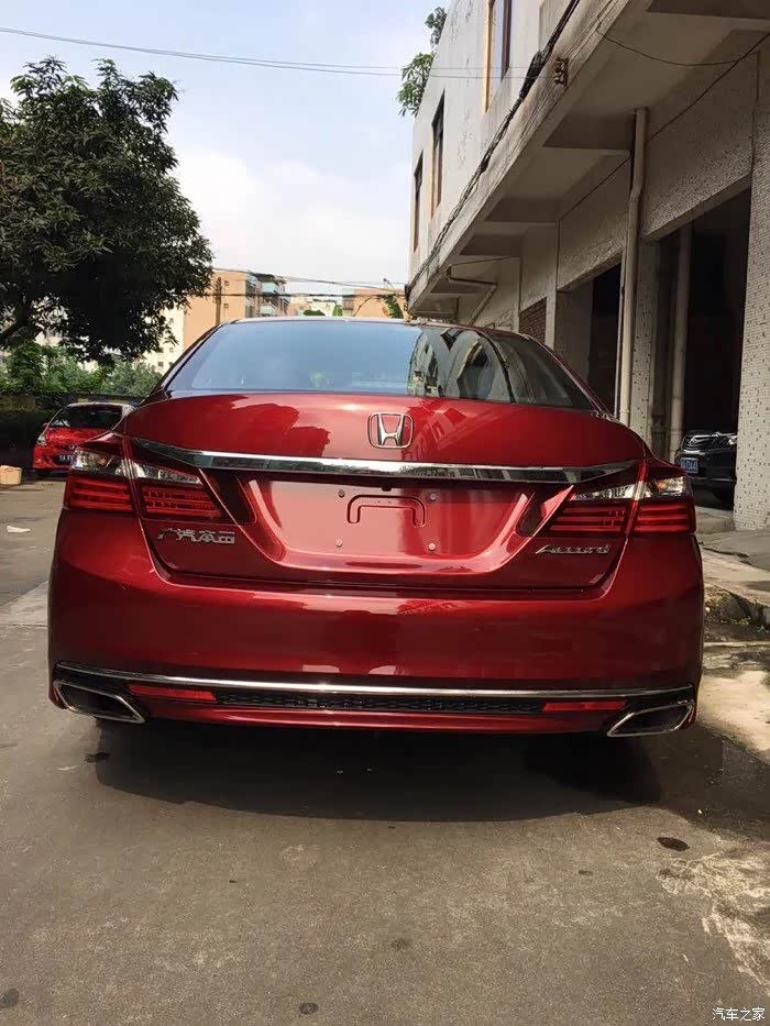 新雅阁红色的车照片谁有有福利