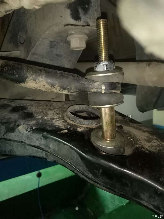 平衡杆胶套更换