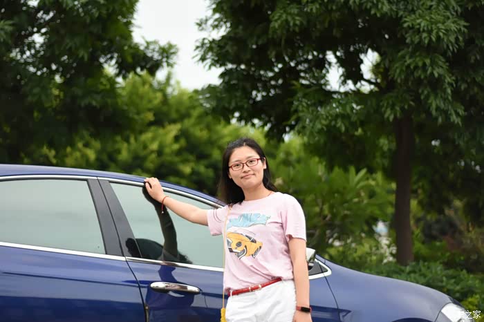 向dreamcar看齐之小悦悦当车模