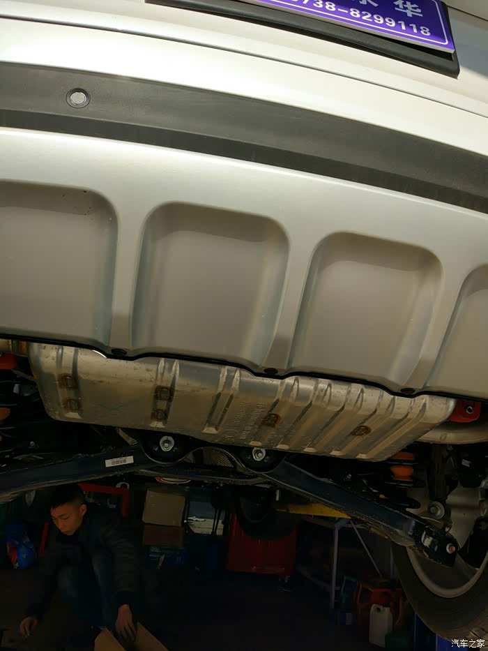 大家知道排气管下面的这个有个孔是干嘛用的知道吗?你们有吗