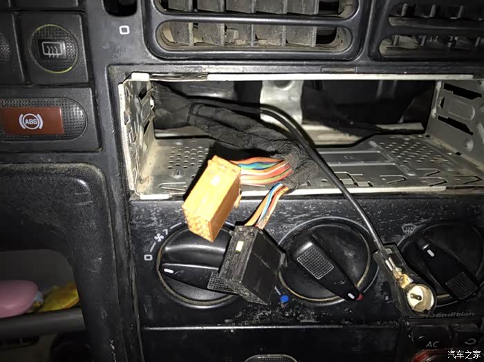 请问老款捷达怎么换cd机