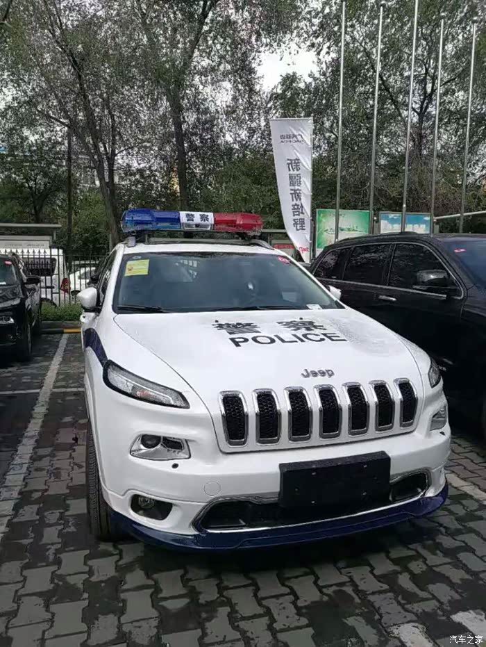 目前听说新疆开始添置批新警车发几张图片家看看
