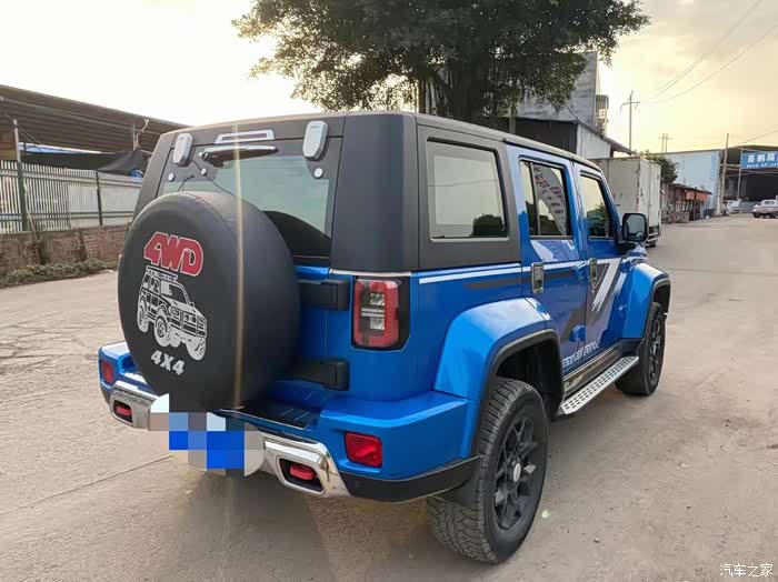 北京bj40蓝色看着更加有越野感