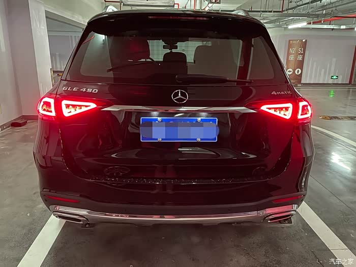 最多人吐槽的尾部,尾灯太过秀气尖锐了,甚至不如glc glb的尾灯有力量