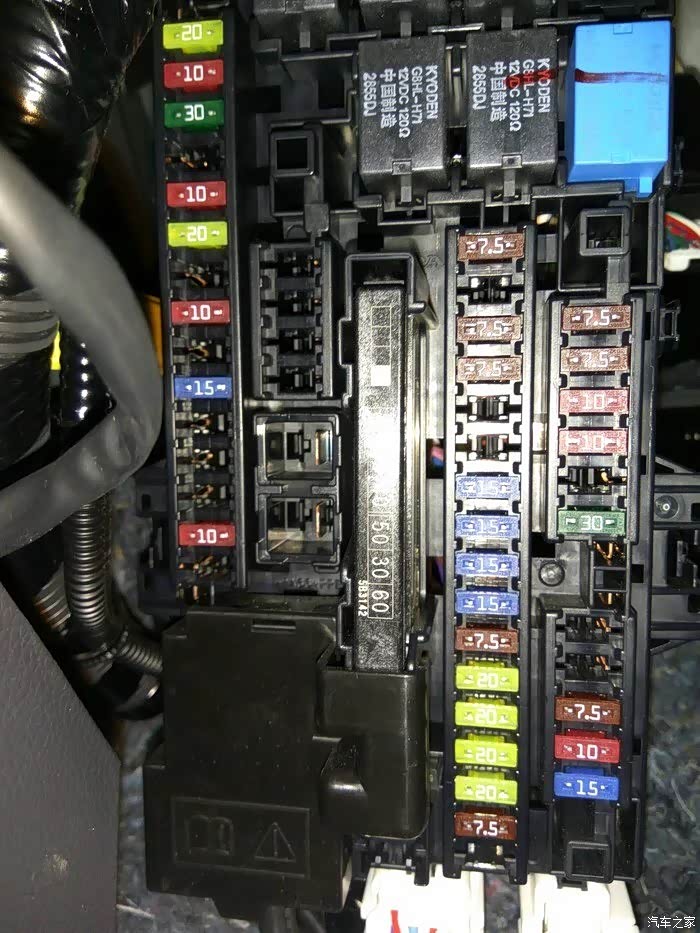 问下大神们哪个是小灯的保险丝晚上开小灯不亮,还有日行灯接哪好