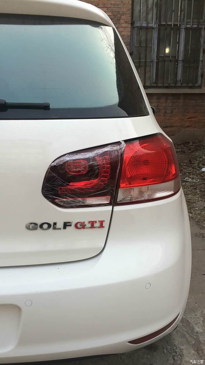 自己动手丰衣足食高尔夫6更换r20尾灯