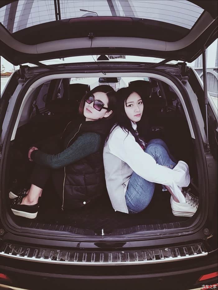 霸王姐妹花,携手哈6 桥上无限拍拍拍,记录属于我们的幸福!