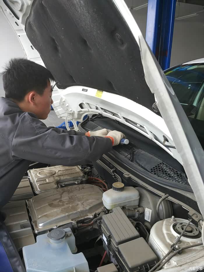 图解腾势更换空调滤芯非常简单