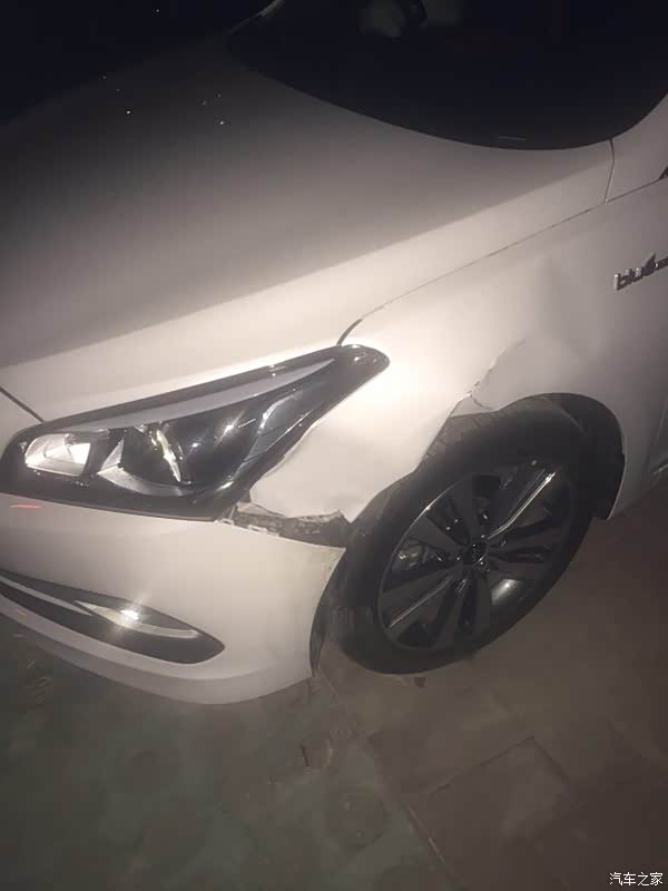 求助大神名图叶子板被撞烂了该怎么办