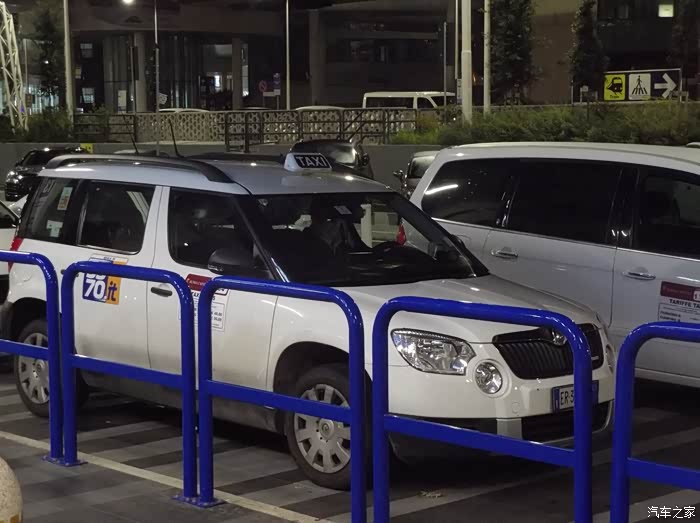 意大利巧遇yeti出租车爱死圆灯了