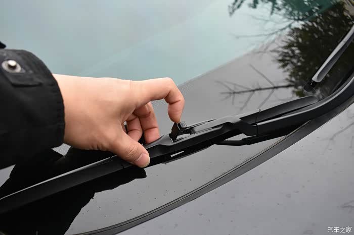 自己动手更换昂科威雨刮胶条