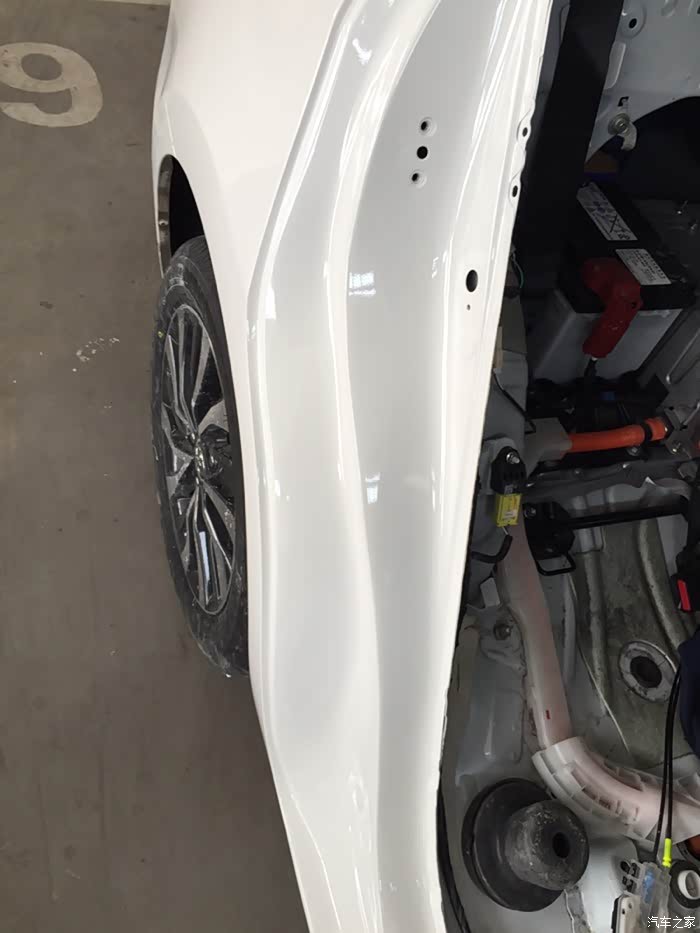 关于车右后翼子板被撞,决定了还是换,大家来看看割掉后的图