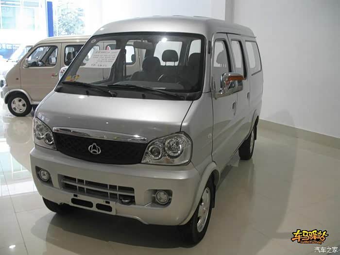 长安星光6395车顶整形喷漆