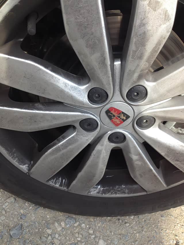 3月的车前轮轮胎特别多的黑炭怎么回事