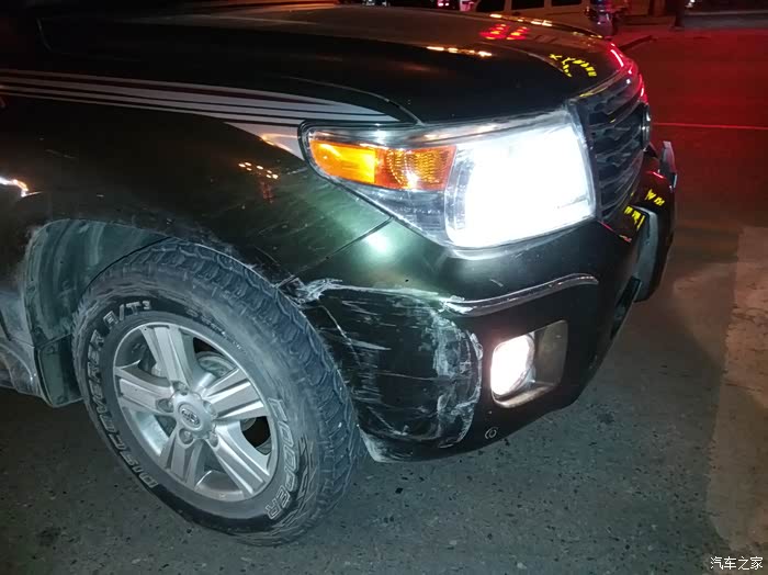 晚上一路绅宝x35撞车逃逸