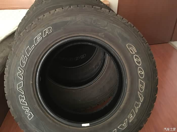 升级更换轮胎现转让2015款牧马人原车轮胎
