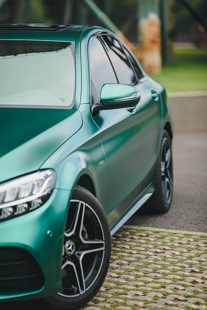 奔驰c200电光金属墨绿外景实拍