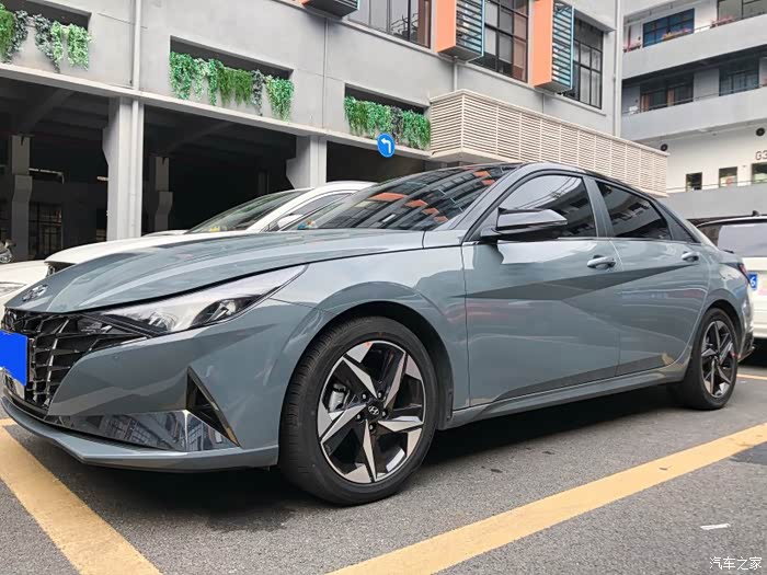 人生的第一辆车,太空灰颜色的伊兰特外观真的太赞了