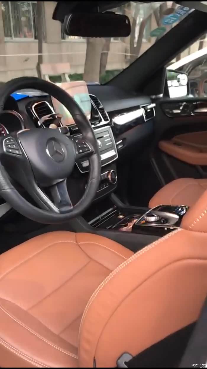 1084 | 回复: 8 奔驰gle论坛 gle320白车黑色内饰好看还是棕色内饰