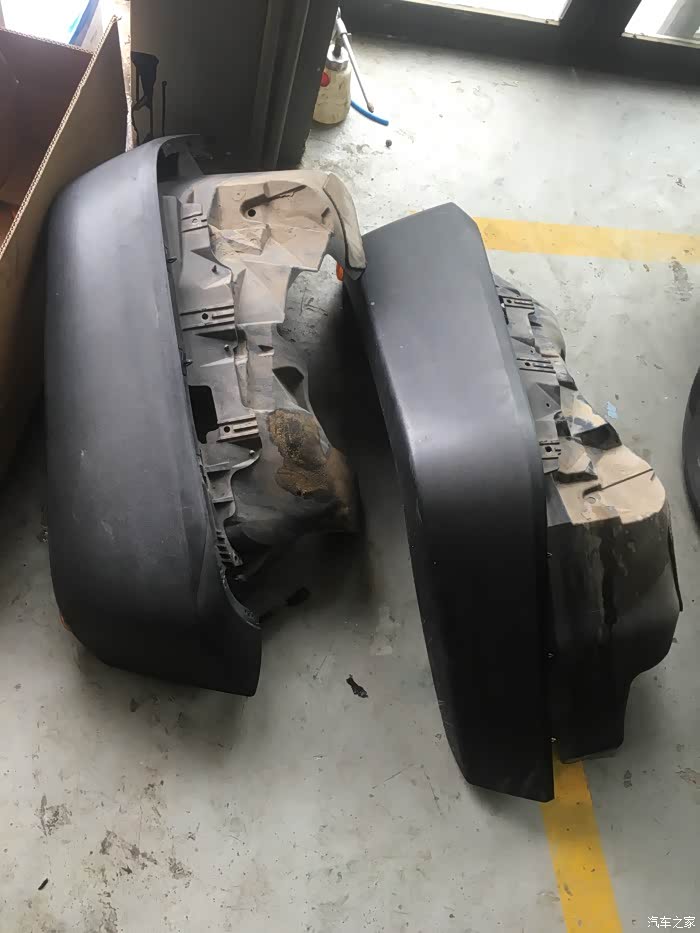 卢比肯原车轮眉 带内衬!注:后内衬买不到原车的.我这个带后内衬!