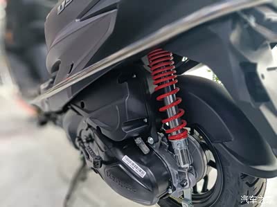 【秋风送爽秀生活】豪爵高端踏板车的先行者usr125