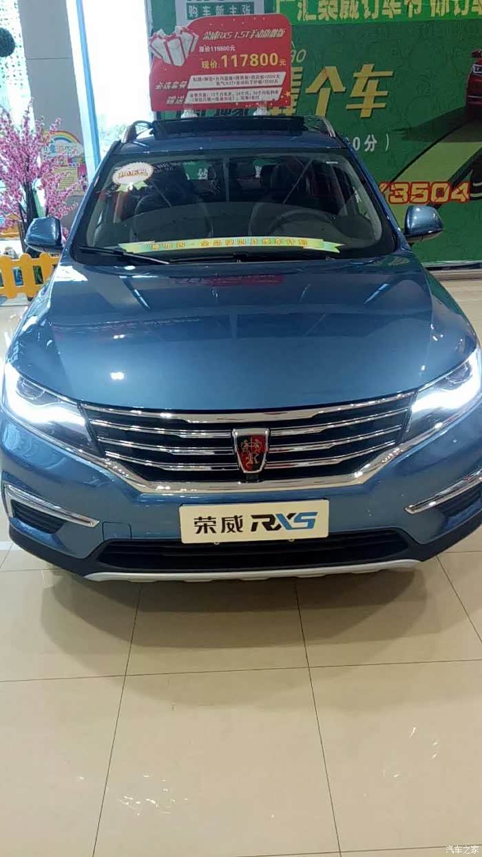 车的前脸,个人感觉因为就是喜欢这个车的前脸所以才考虑这款车的.