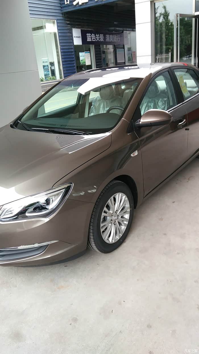 验车时候的小棕狼正45度照,照片感觉没有真实好看