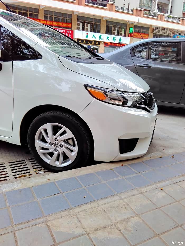 【图】叶子板上的黄色反光片叫什么?谢谢_飞度论坛_汽车之家论坛