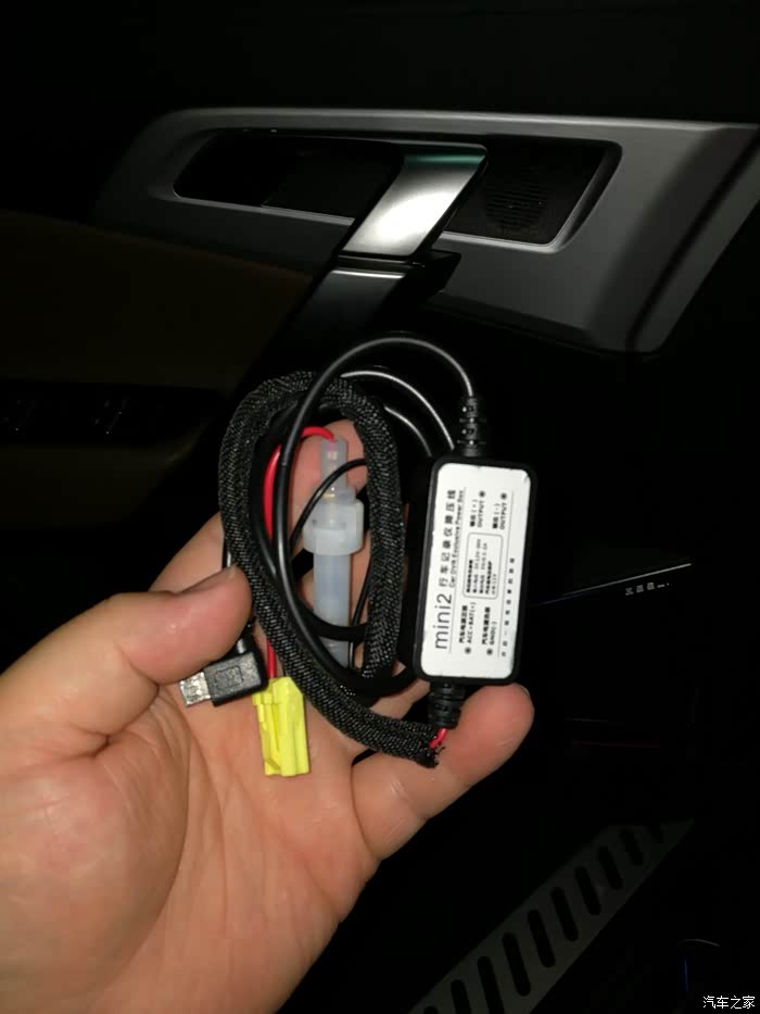 这个就 是降压线.mini2必须用的