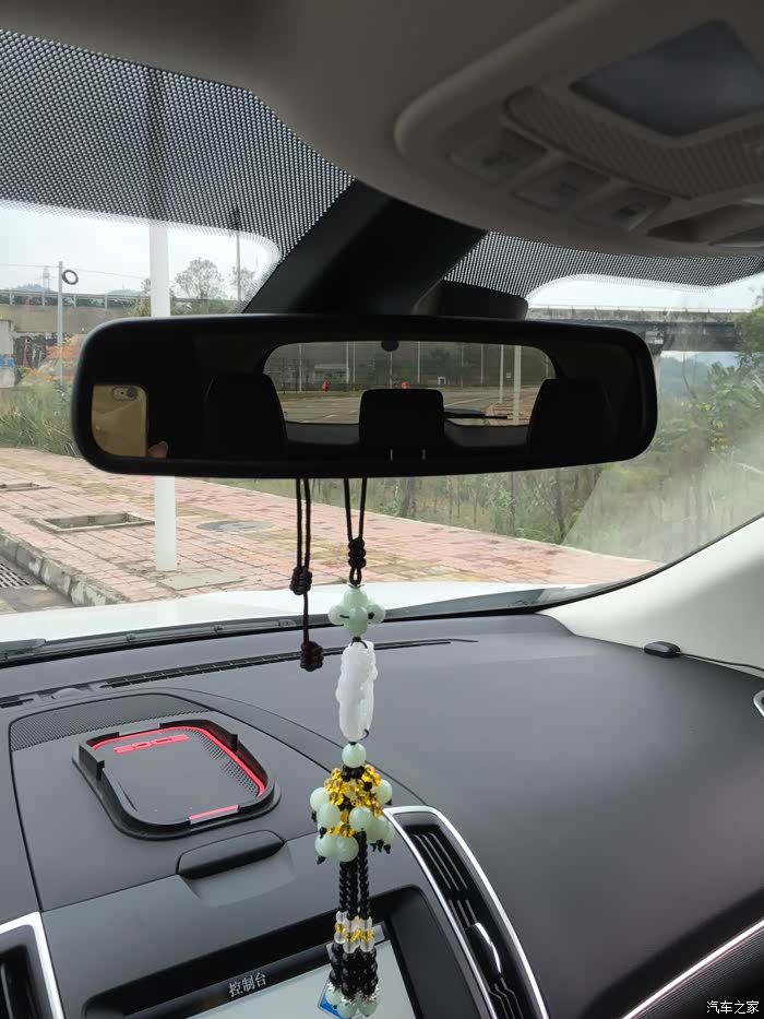 后视镜视野也不错.