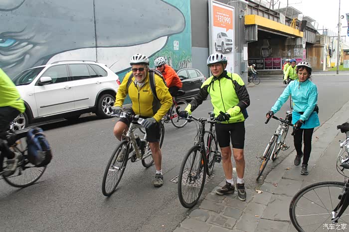 墨尔本的骑行旁观者