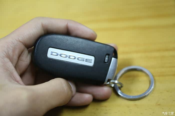 提车日记15款道奇挑战者v6美式肌肉车复古在延续