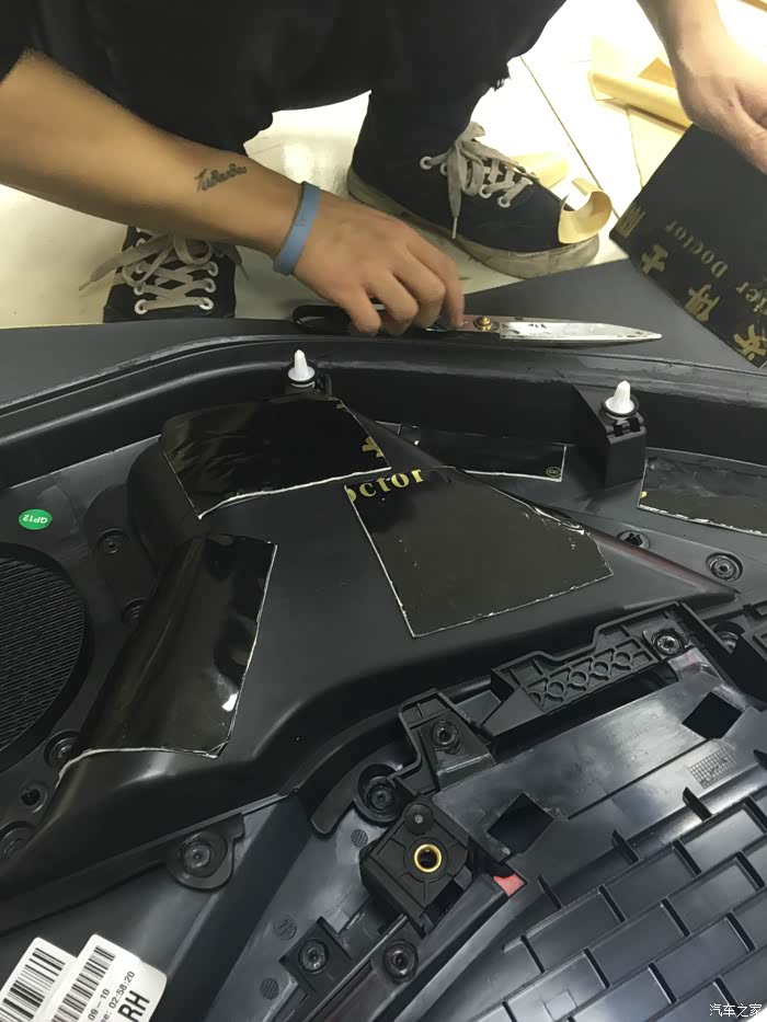 新福睿斯加装美国crossfire交叉火力dsp功放和四门豪华隔音