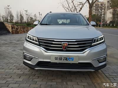 我是个颜值控,相比白色的大气,银色的沉稳,红色的别具一格,是我的菜.