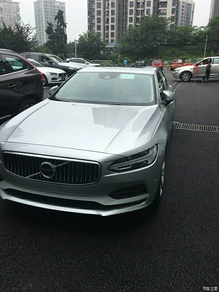 【图】你们见过银色的s90实车吗_沃尔沃s90论坛_汽车之家论坛