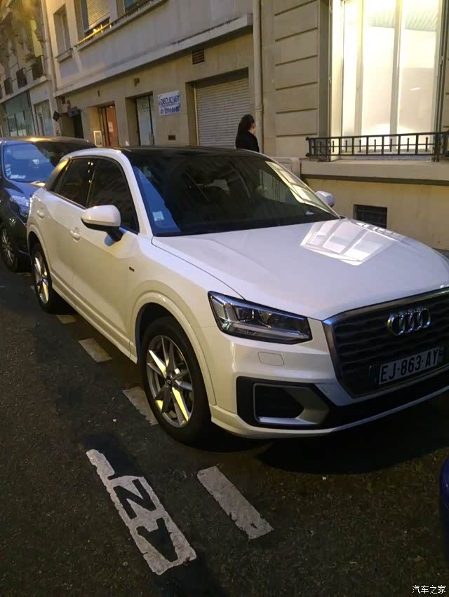 【图】今天从学校出来就看到街上停了一辆白色q2_奥迪q2论坛_汽车之家